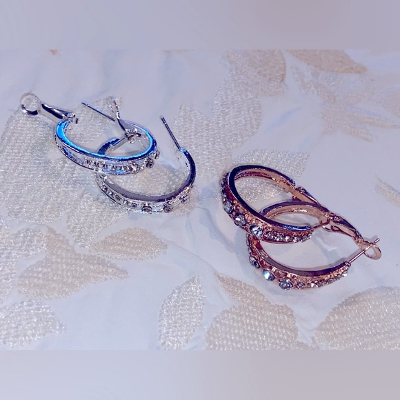 unmarked Jewelry - NWT Lovely Rhinestone Accented Hoop Earrings- Available in Gold💛 & Silver🩶 Tones